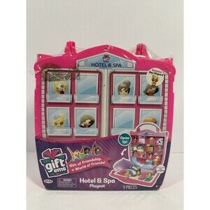 Jakks Pacific Gift 'Ems Hotel & Spa Playset with Exclusive Boy Lifeguard NEW